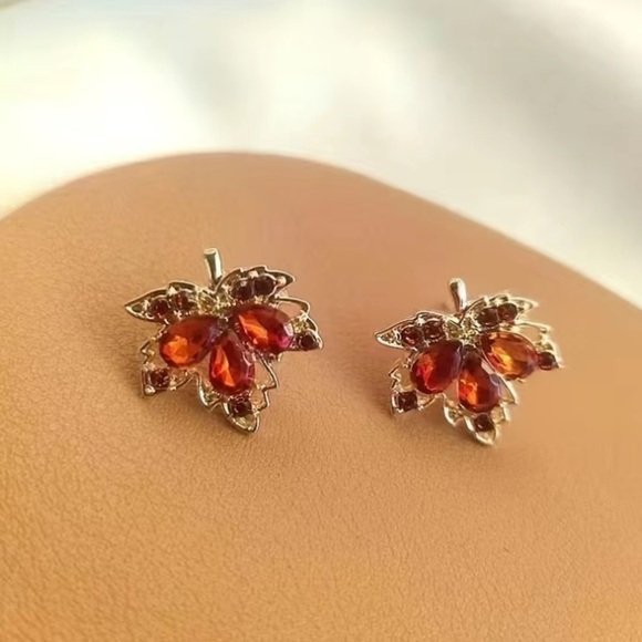 Maple Leaf Earrings - Picture 7 of 7